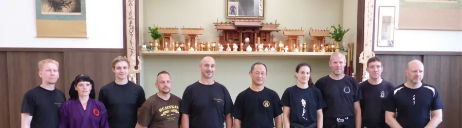 Bujinkan-Gruppe mit Großmeister Nagato in Japan